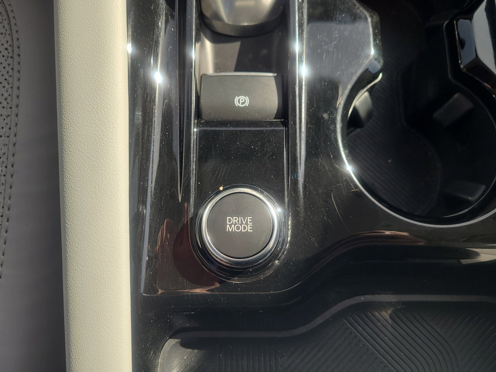 Certified 2025 Ford Explorer Platinum w/ Ultimate Package image 35