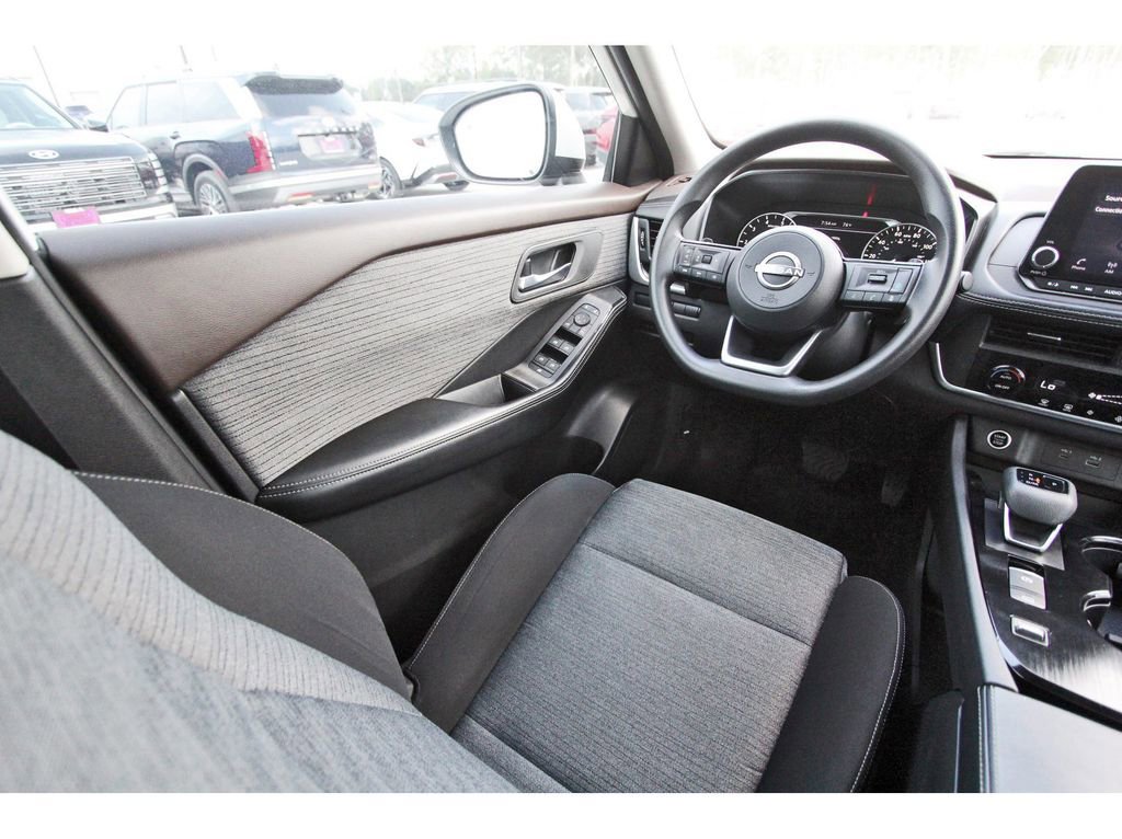 Used 2023 Nissan Rogue SV FWD image 11
