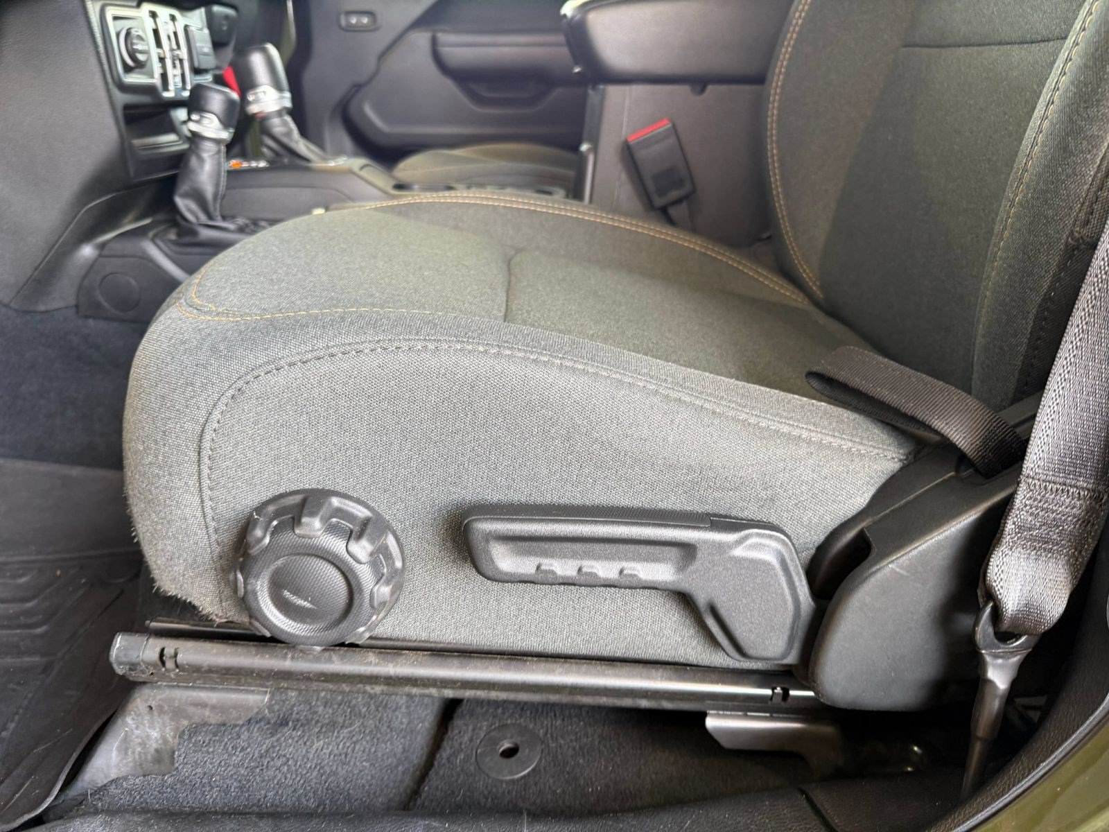 Used 2024 Jeep Wrangler Unlimited Sport AWD/4WD image 15