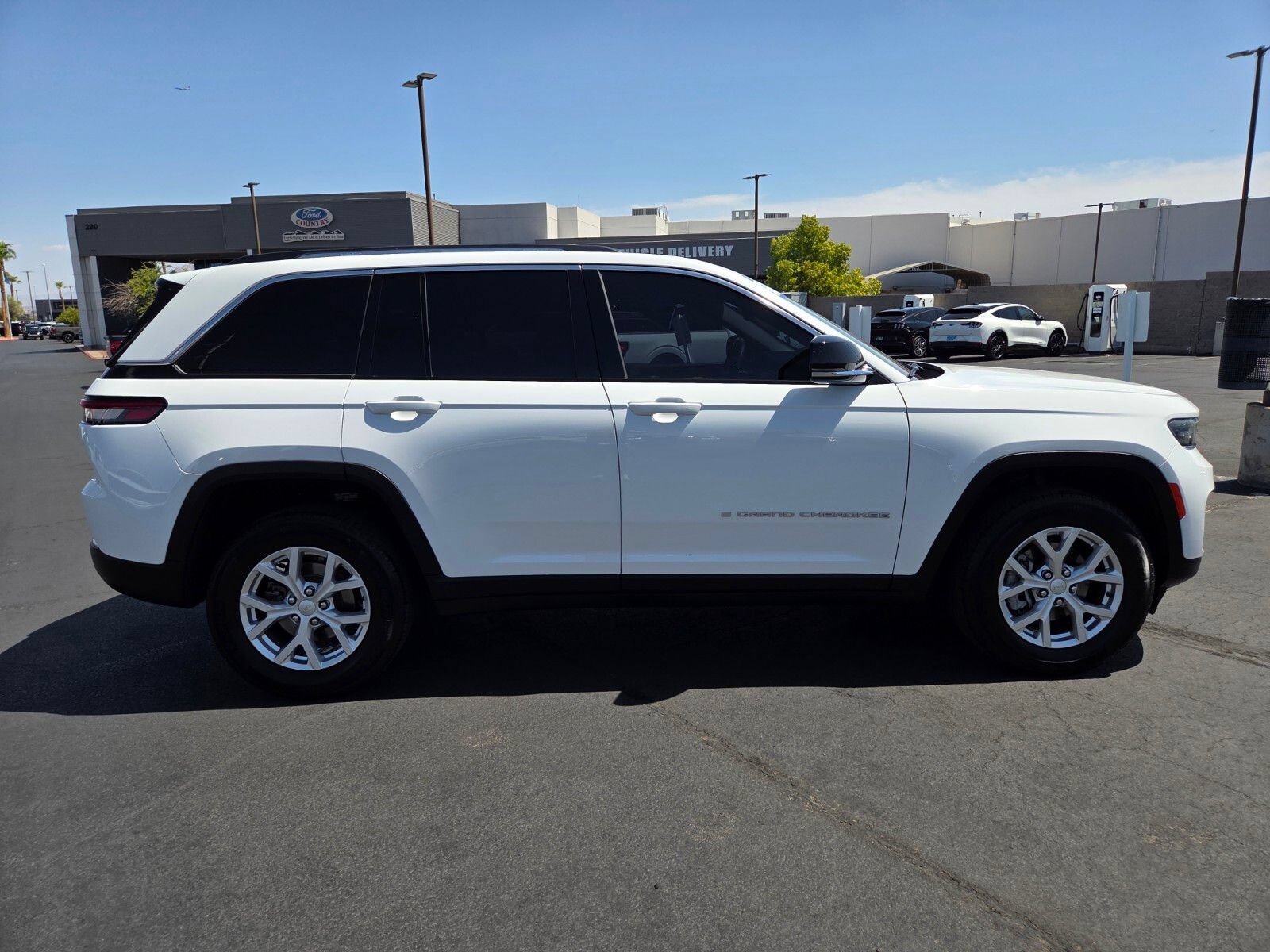 Used 2023 Jeep Grand Cherokee Limited RWD image 7