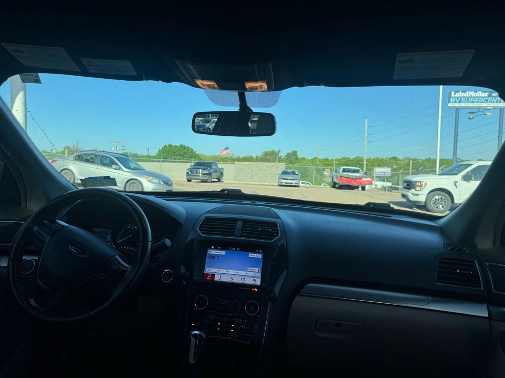Certified 2019 Ford Explorer XLT w/ Equipment Group 201A FWD image 19