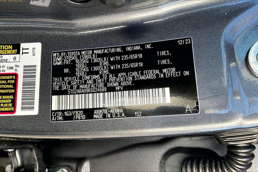 Used 2024 Toyota Highlander LE FWD image 35