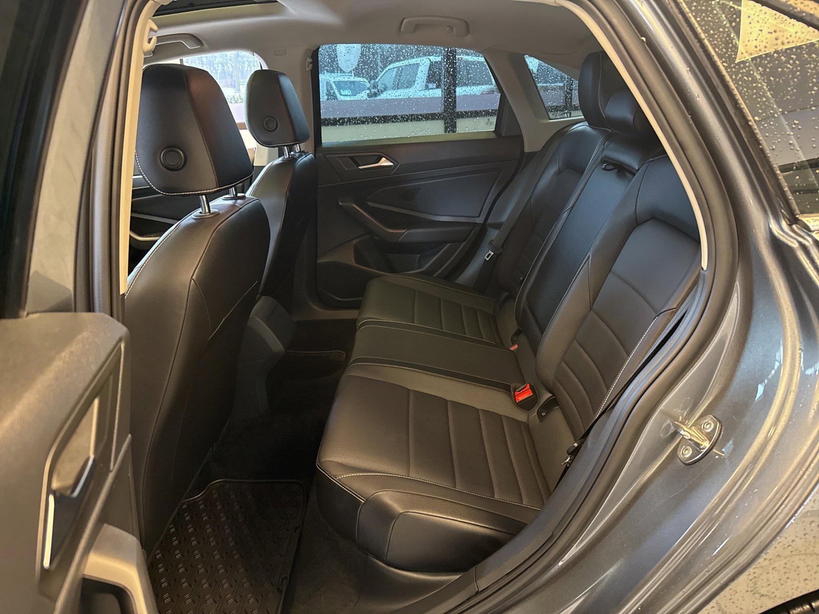 Used 2022 Volkswagen Jetta SE w/ Panoramic Sunroof Package image 4