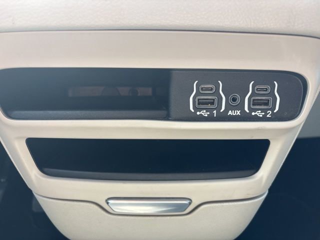 Used 2023 Chrysler Pacifica Touring-L FWD image 17
