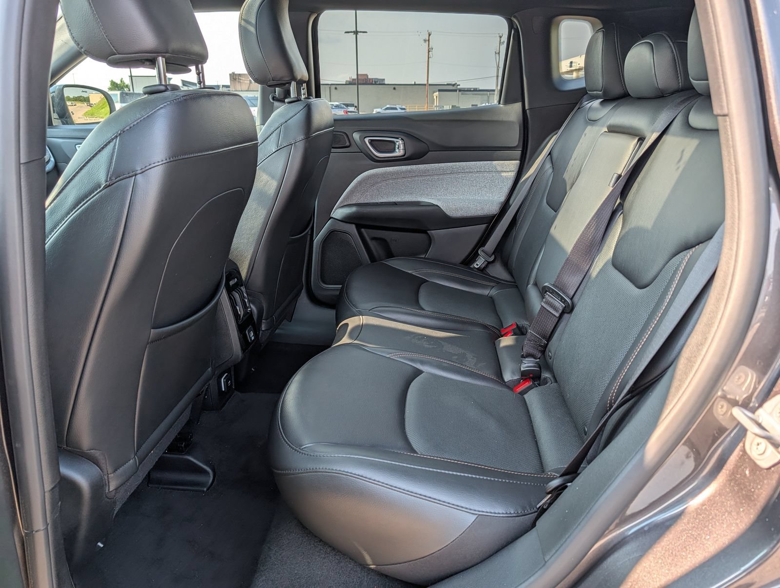 Used 2023 Jeep Compass Latitude w/ Sun and Sound Group AWD/4WD image 22