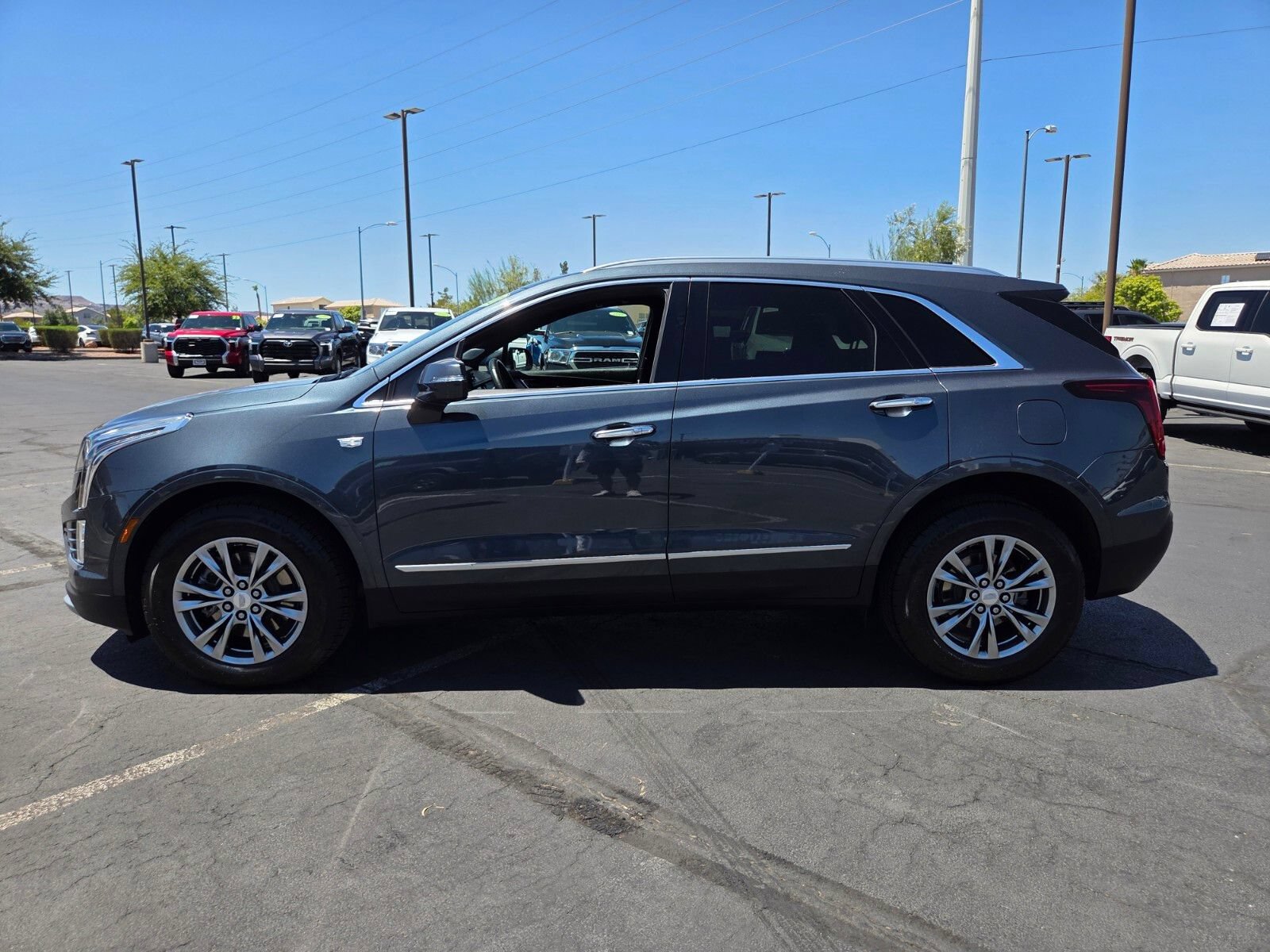 Used 2021 Cadillac XT5 Premium Luxury FWD image 3