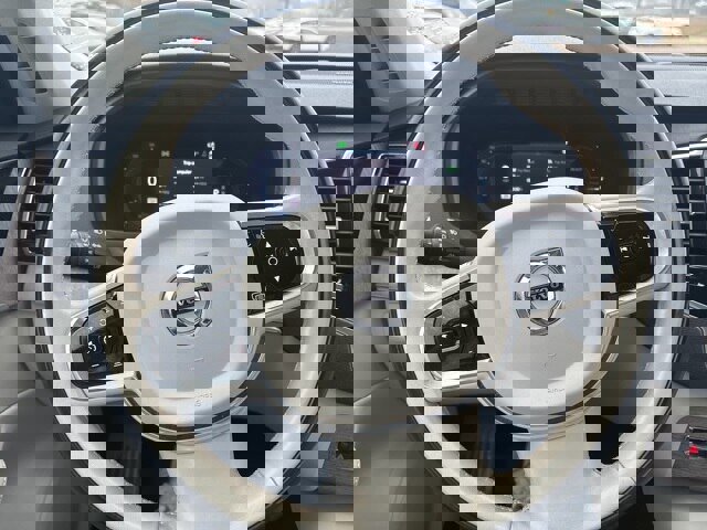 Used 2023 Volvo XC90 T8 Plus w/ Protection Package Premier image 18