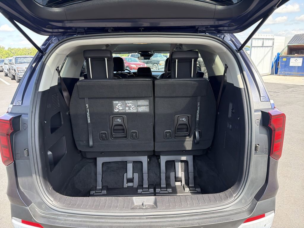 Used 2025 Kia Carnival FWD image 10