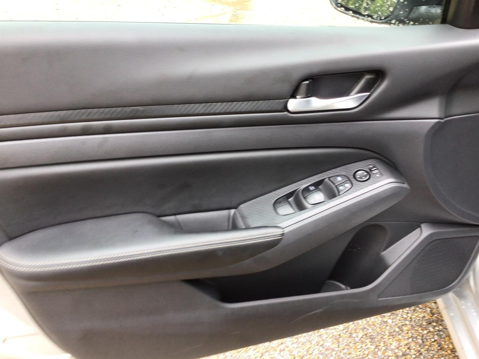 Used 2025 Nissan Altima 2.5 SV FWD image 15