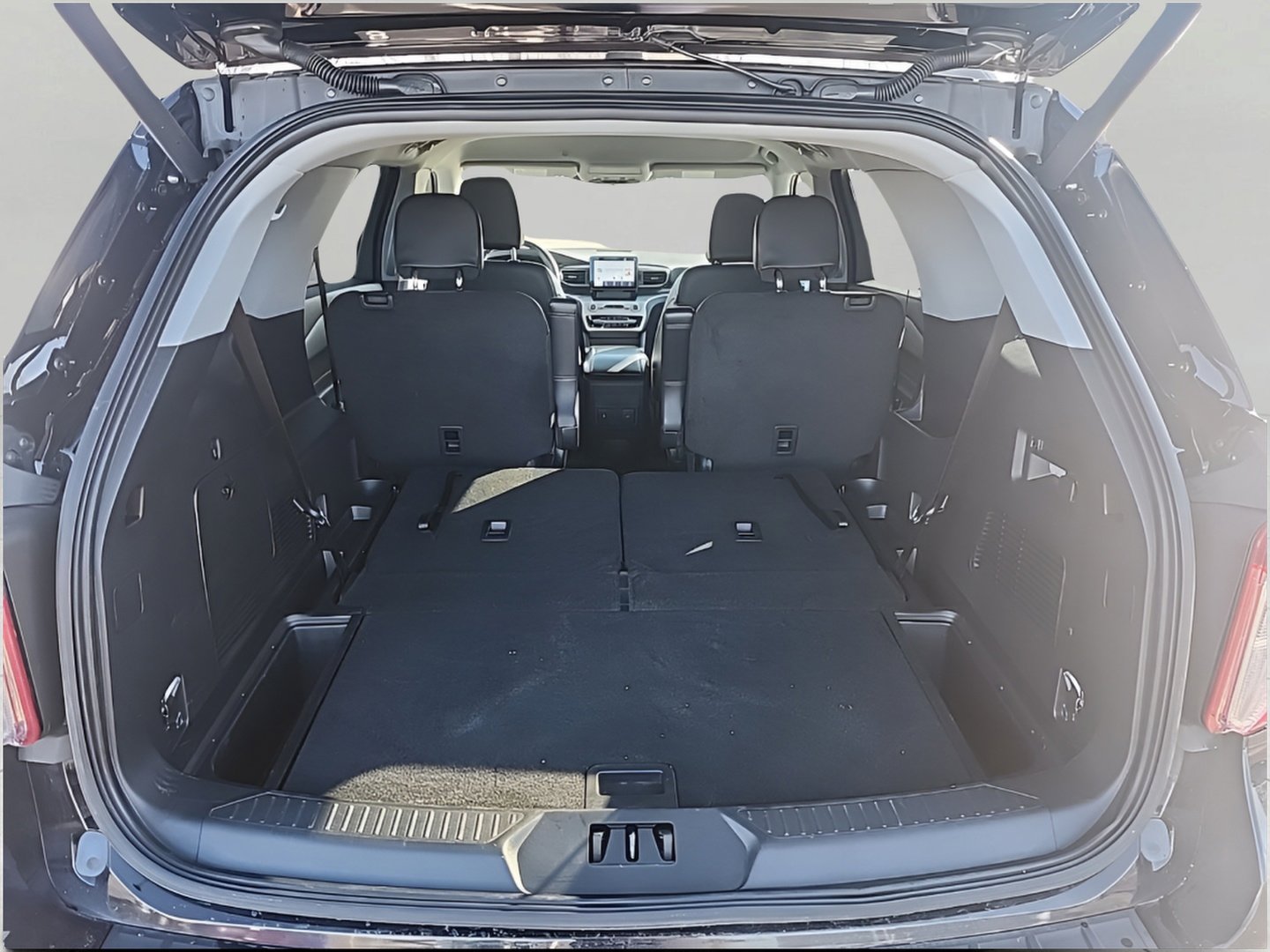 Certified 2023 Ford Explorer XLT w/ Equipment Group 202A AWD/4WD image 13