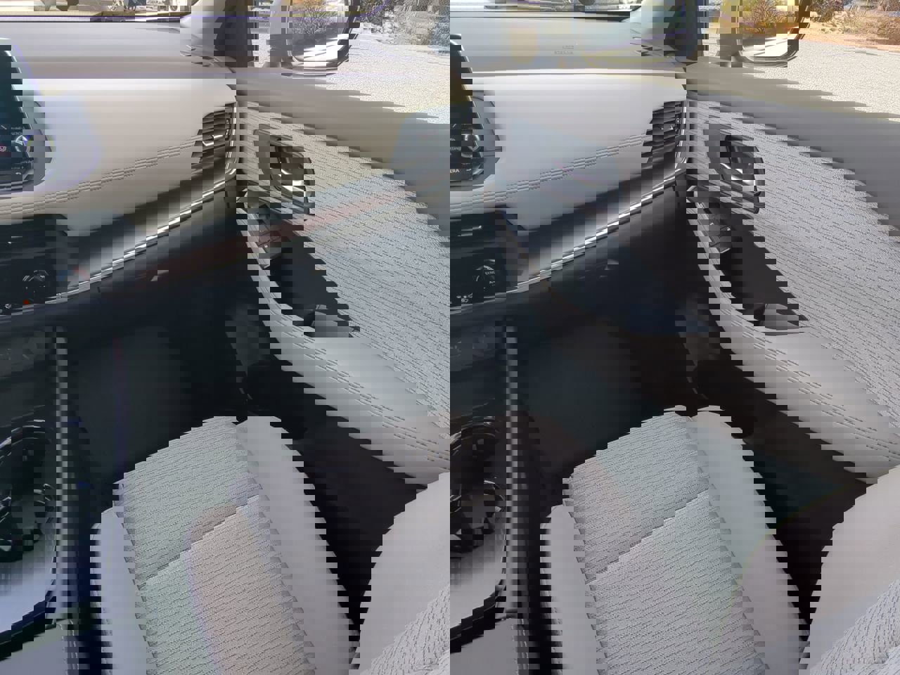 Used 2023 Nissan Rogue SV image 15