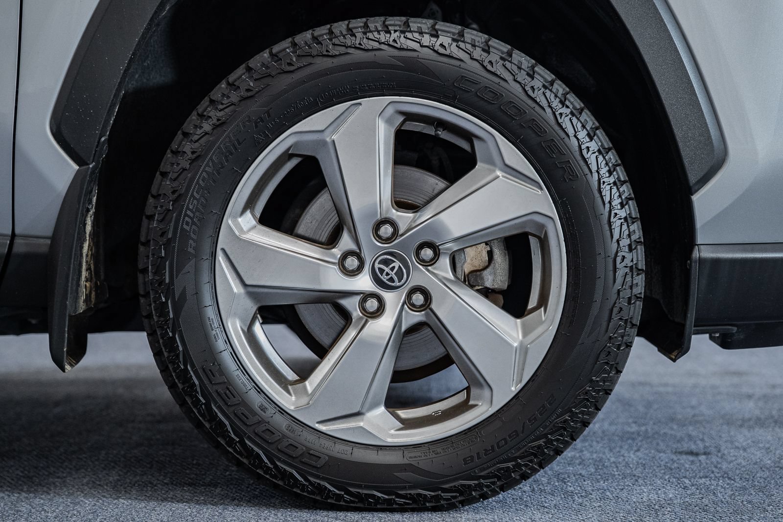 Used 2020 Toyota RAV4 Limited AWD/4WD image 16