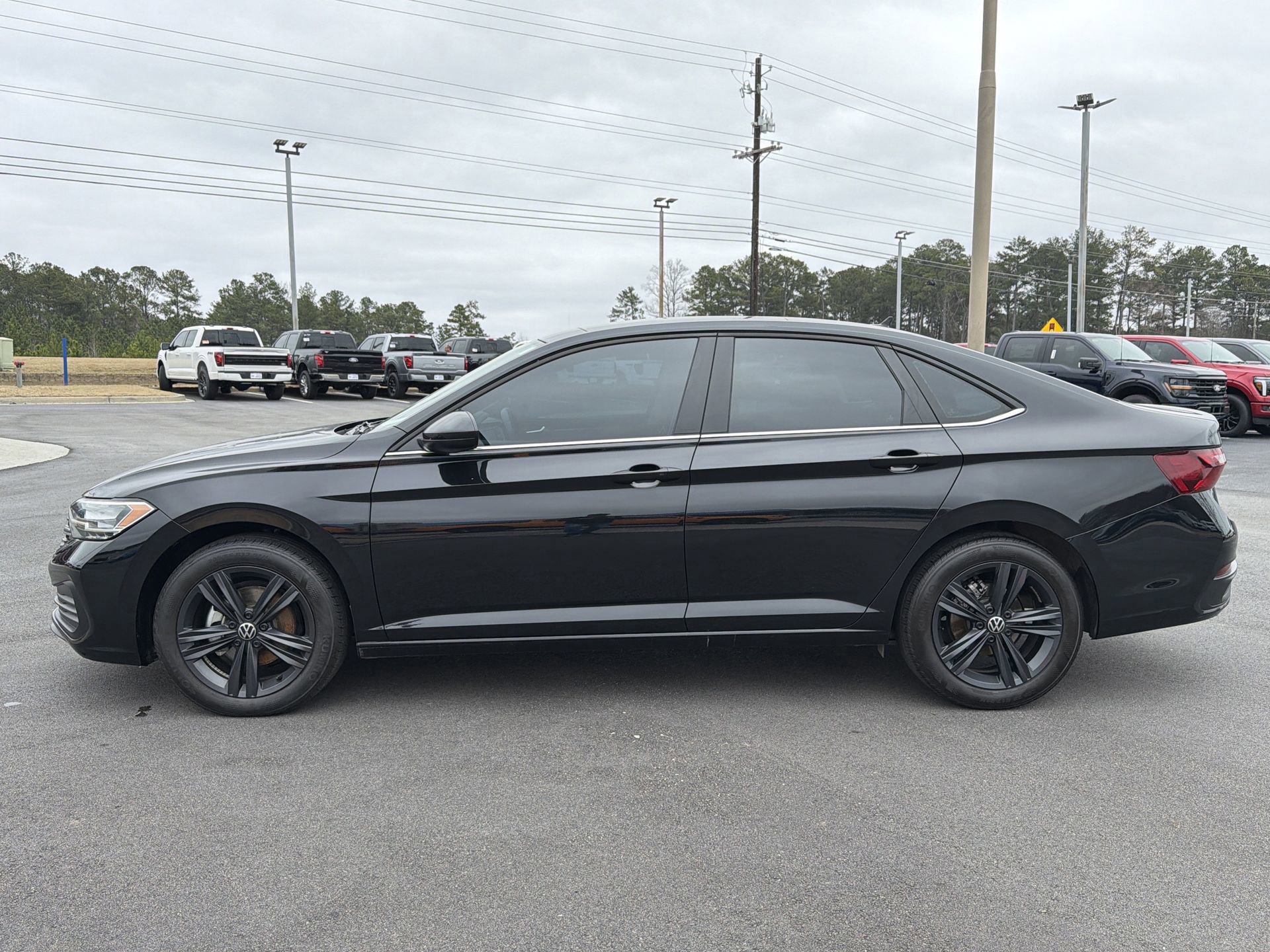 Used 2024 Volkswagen Jetta SE w/ Panoramic Sunroof Package image 6