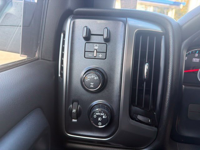 Used 2018 Chevrolet Silverado 1500 LT w/ All Star Edition AWD/4WD image 14