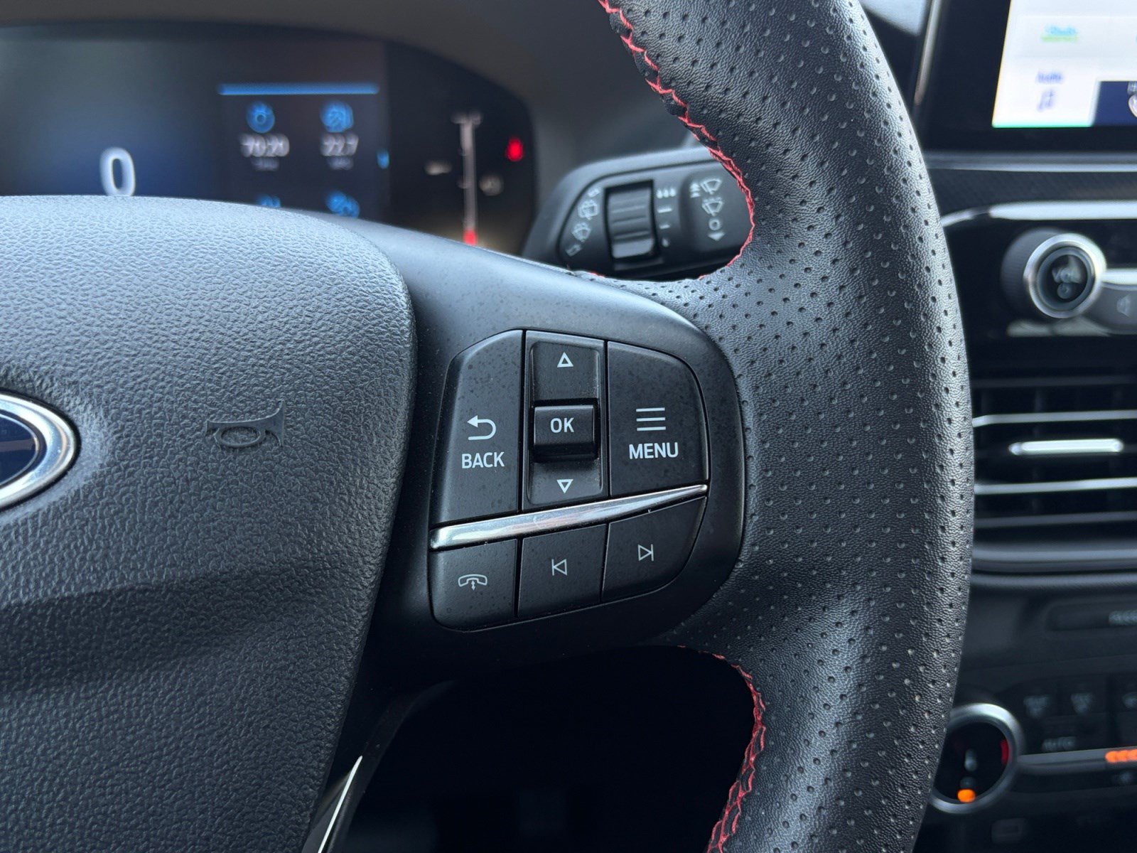 Certified 2025 Ford Escape ST-Line AWD/4WD image 19