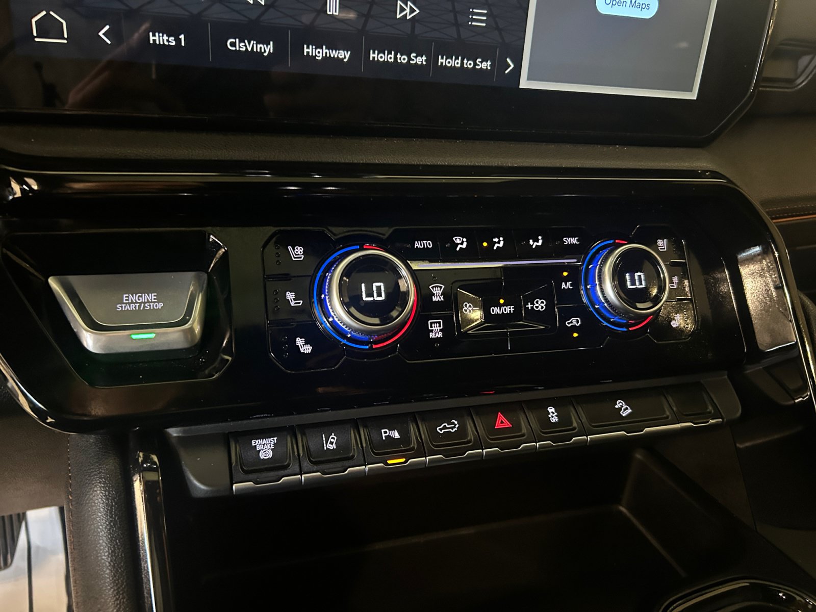 Used 2025 GMC Sierra 2500 AT4 w/ AT4 Premium Plus Package AWD/4WD image 16
