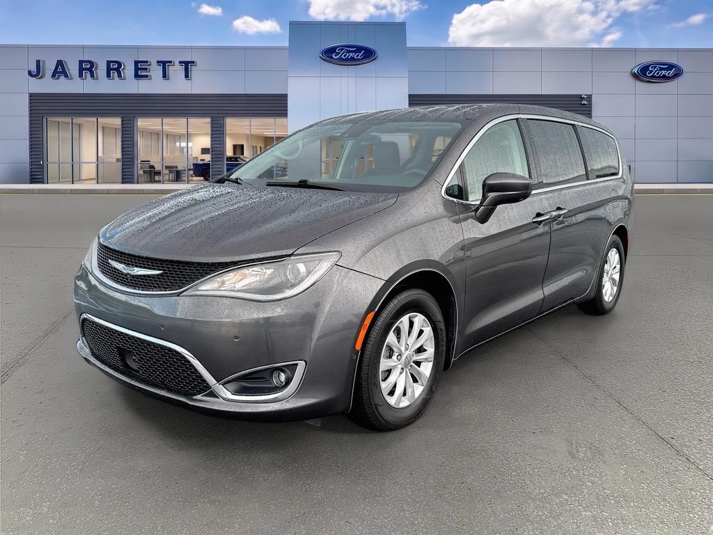 Used 2019 Chrysler Pacifica Touring Plus w/ Advanced Safetytec Group FWD image 3