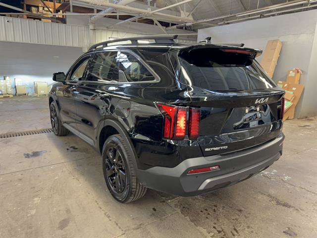Used 2023 Kia Sorento S w/ Panoramic Sunroof Package AWD/4WD image 3