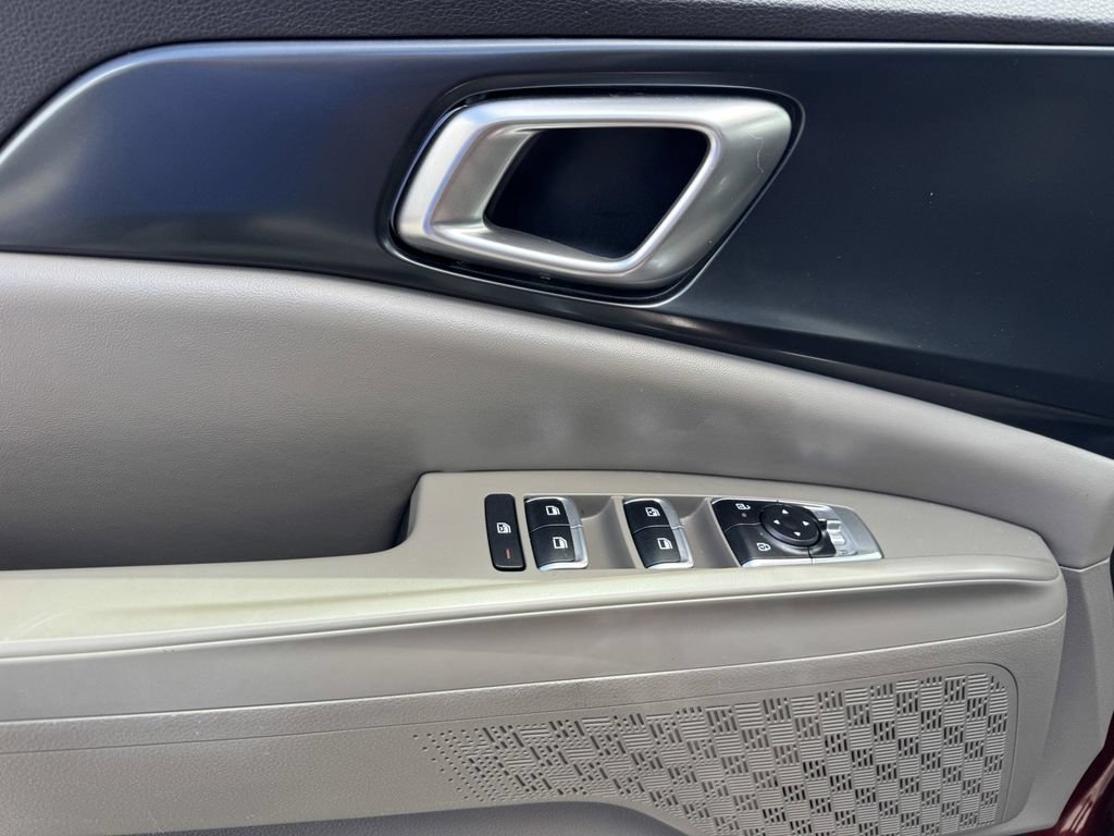 Used 2025 Kia Carnival FWD image 18