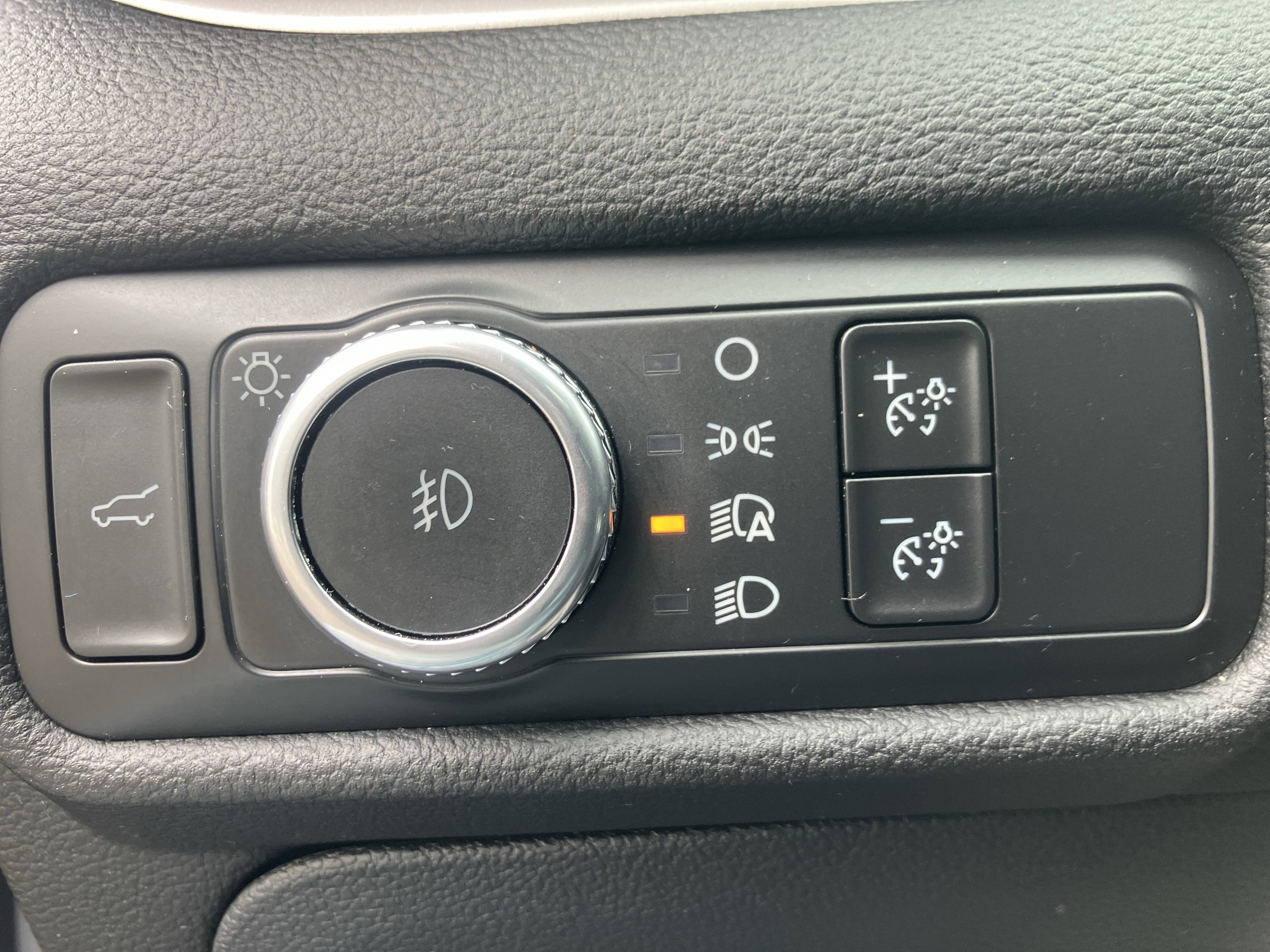 Certified 2022 Ford Explorer XLT w/ Equipment Group 202A image 22