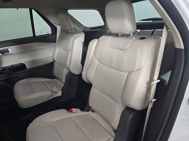 Certified 2023 Ford Explorer Platinum w/ Technology Package AWD/4WD image 18