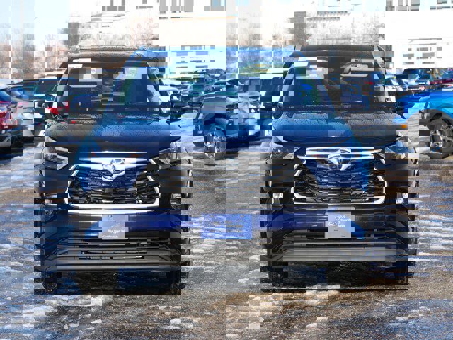 Used 2022 Toyota Highlander XLE image 8