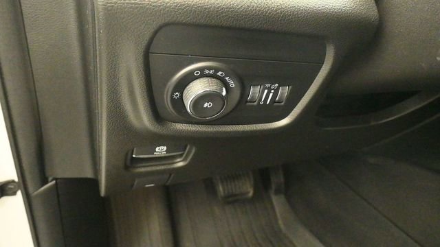 Used 2023 Jeep Grand Cherokee L Limited w/ Luxury Tech Group II image 15