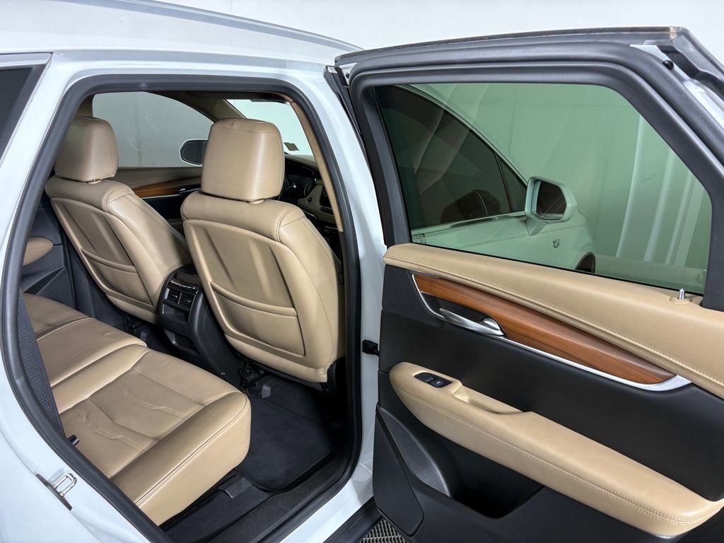 Used 2017 Cadillac XT5 Platinum w/ Driver Assist Package image 34