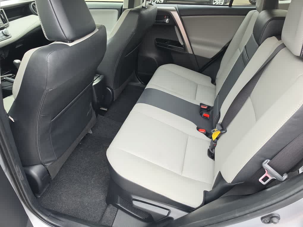 Used 2018 Toyota RAV4 Limited AWD/4WD image 19