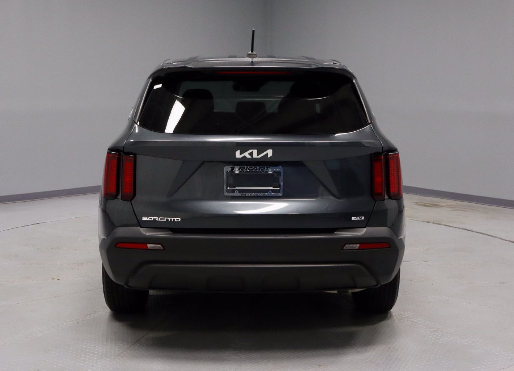 Used 2023 Kia Sorento LX AWD/4WD image 10