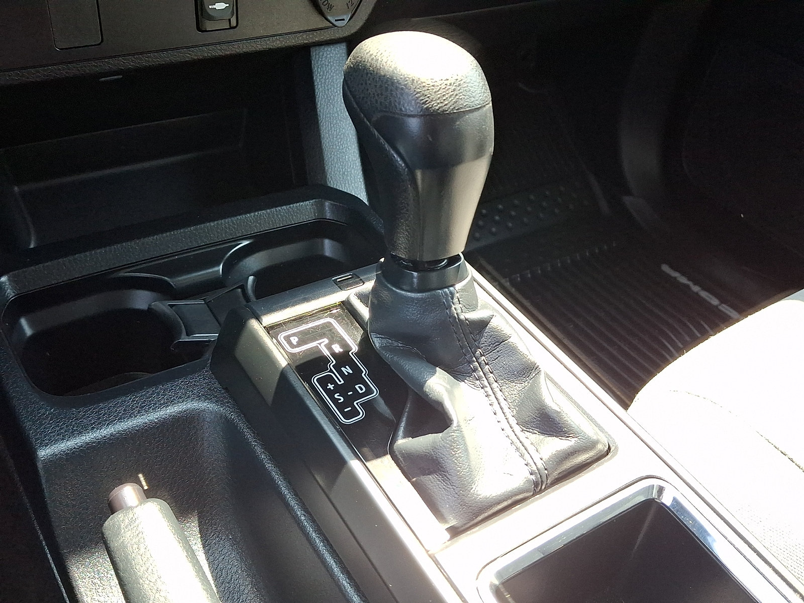 Used 2018 Toyota Tacoma SR w/ SR Convenience Package AWD/4WD image 22