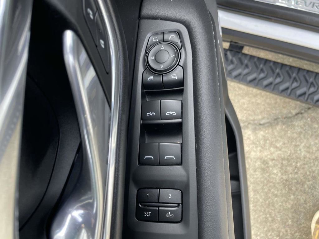 Used 2023 Chevrolet Suburban Z71 w/ Luxury Package image 16