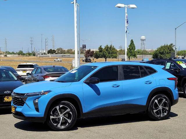 Used 2024 Chevrolet Trax RS w/ Sunroof Package FWD image 7