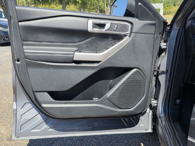 Certified 2023 Ford Explorer XLT RWD image 16