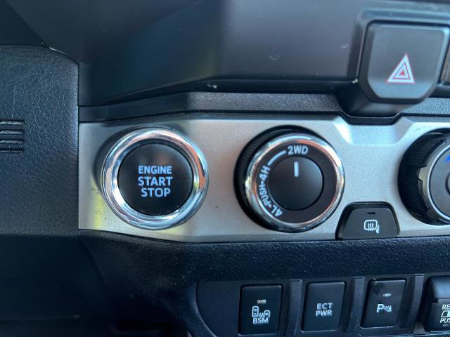 Used 2020 Toyota Tacoma Limited image 30