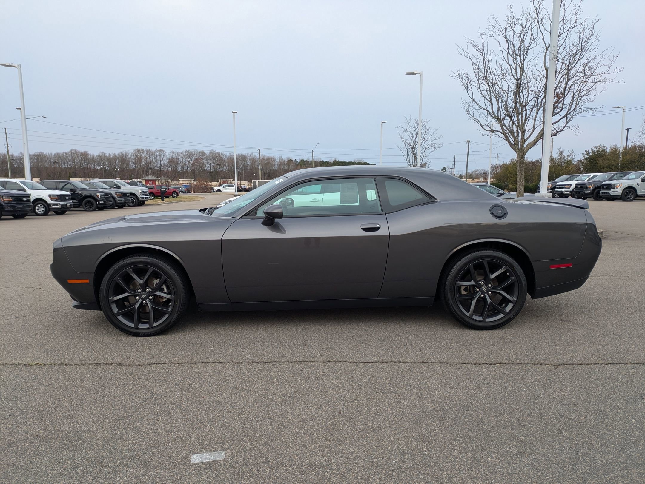 Used 2022 Dodge Challenger SXT w/ Driver Convenience Group image 2