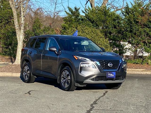 Used 2023 Nissan Rogue SV image 2