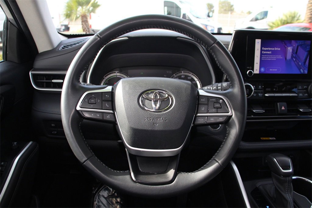 Used 2023 Toyota Highlander XLE image 14