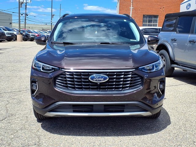 Certified 2023 Ford Escape Platinum AWD/4WD image 27