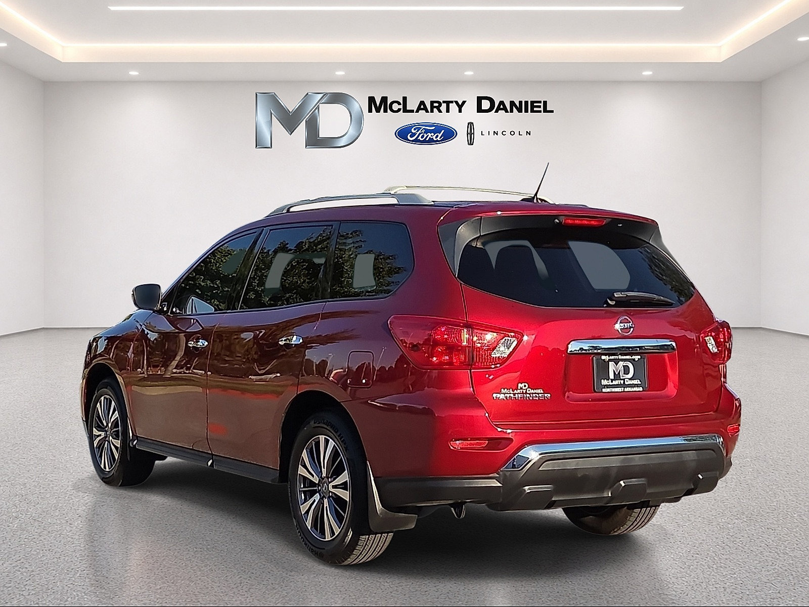 Used 2018 Nissan Pathfinder S FWD image 4