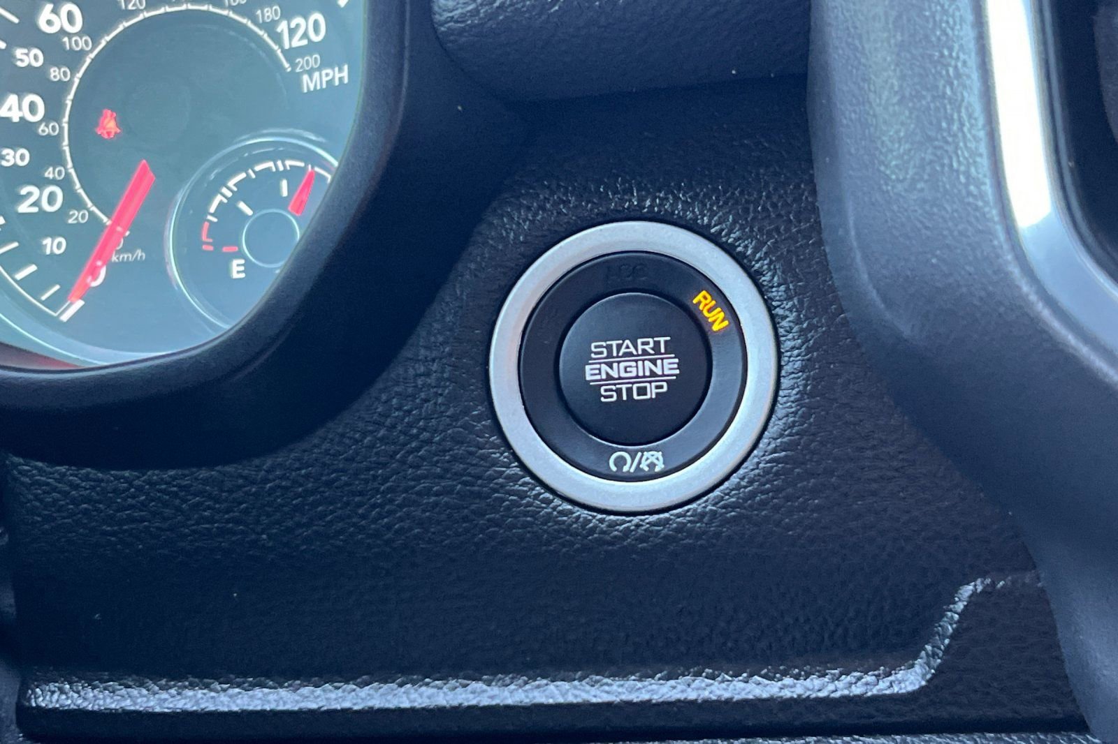 Used 2023 RAM 1500 Laramie RWD image 23