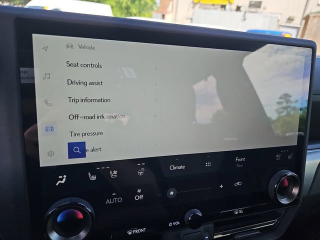 Used 2025 Lexus GX 550 w/ Accessory Package (2T) AWD/4WD image 28
