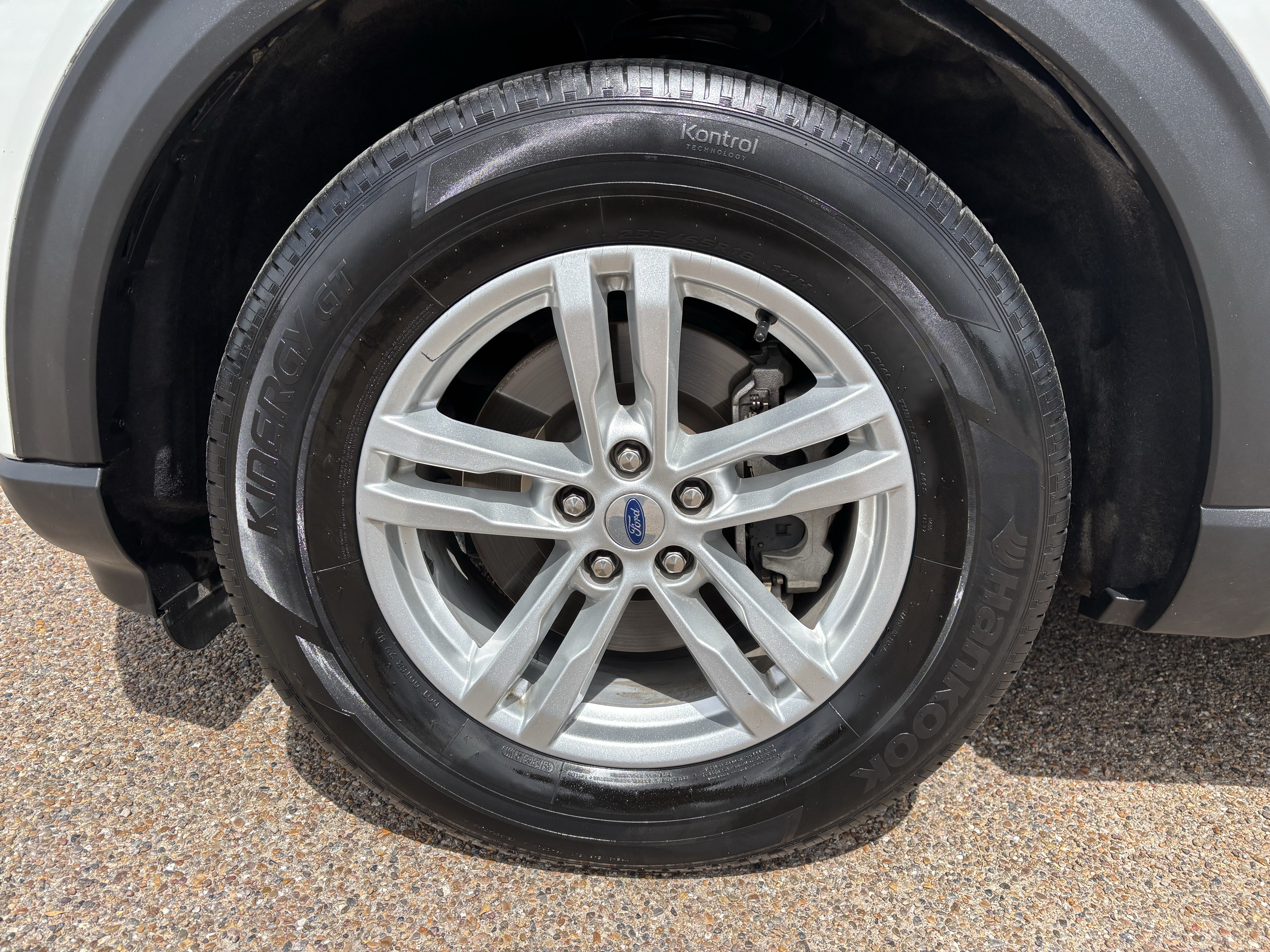 Certified 2023 Ford Explorer XLT RWD image 9