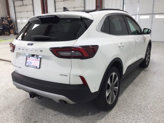Certified 2023 Ford Escape Platinum w/ Premium Technology Package image 3