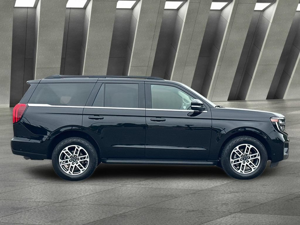 Certified 2025 Ford Expedition Active AWD/4WD image 2