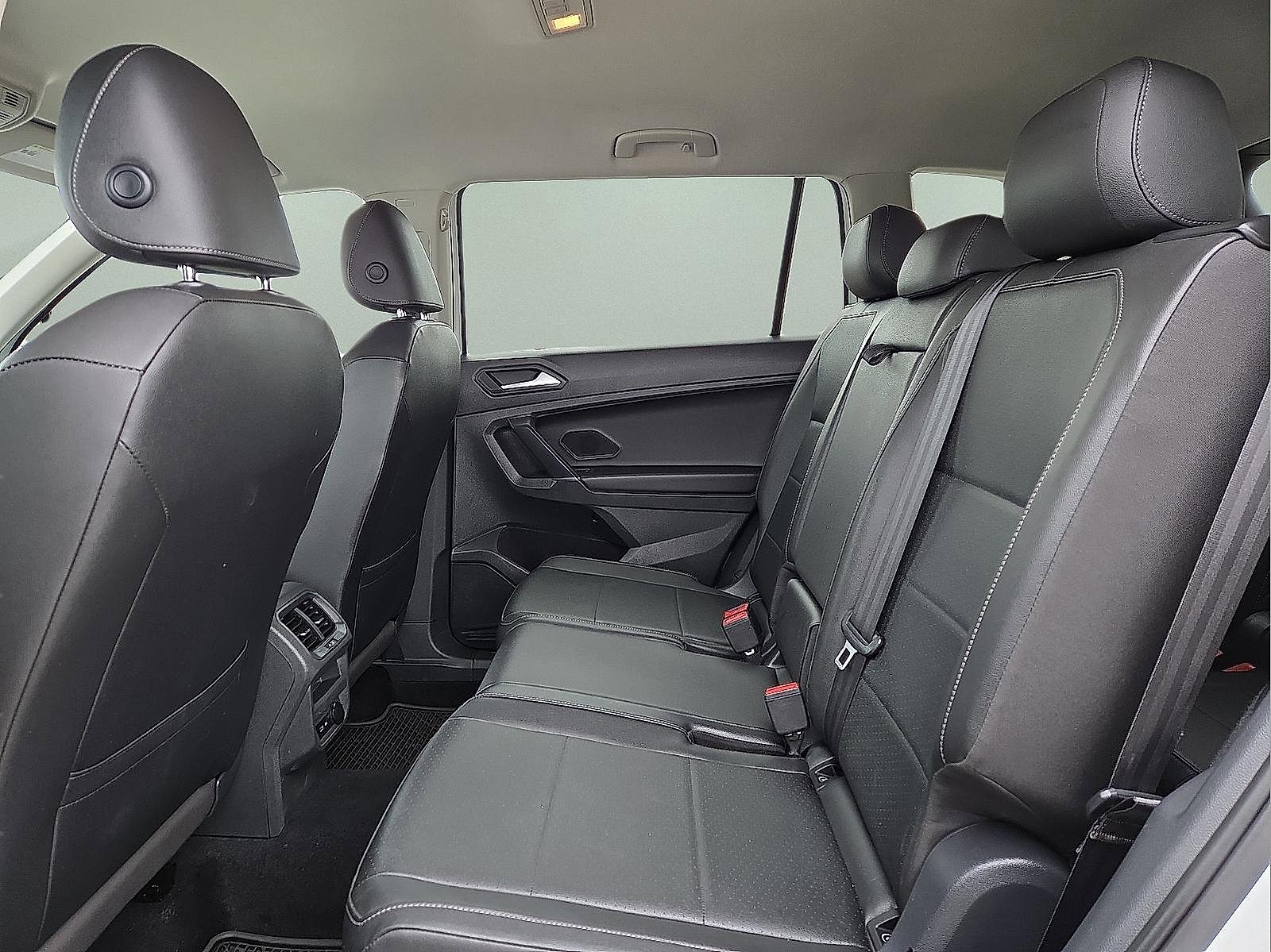 Used 2020 Volkswagen Tiguan SE image 10