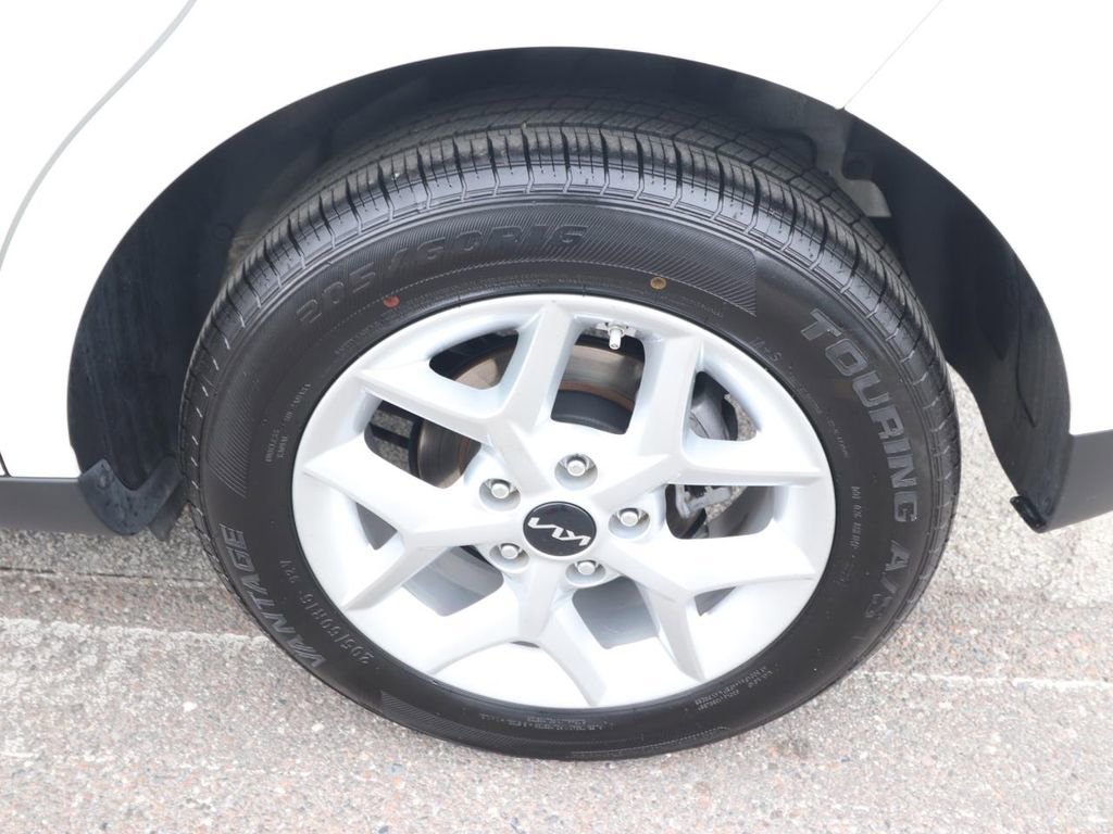 Used 2025 Kia Soul LX w/ LX Technology Package image 14
