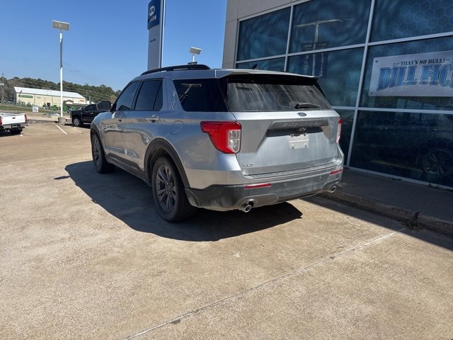 Certified 2022 Ford Explorer XLT w/ Equipment Group 202A image 3
