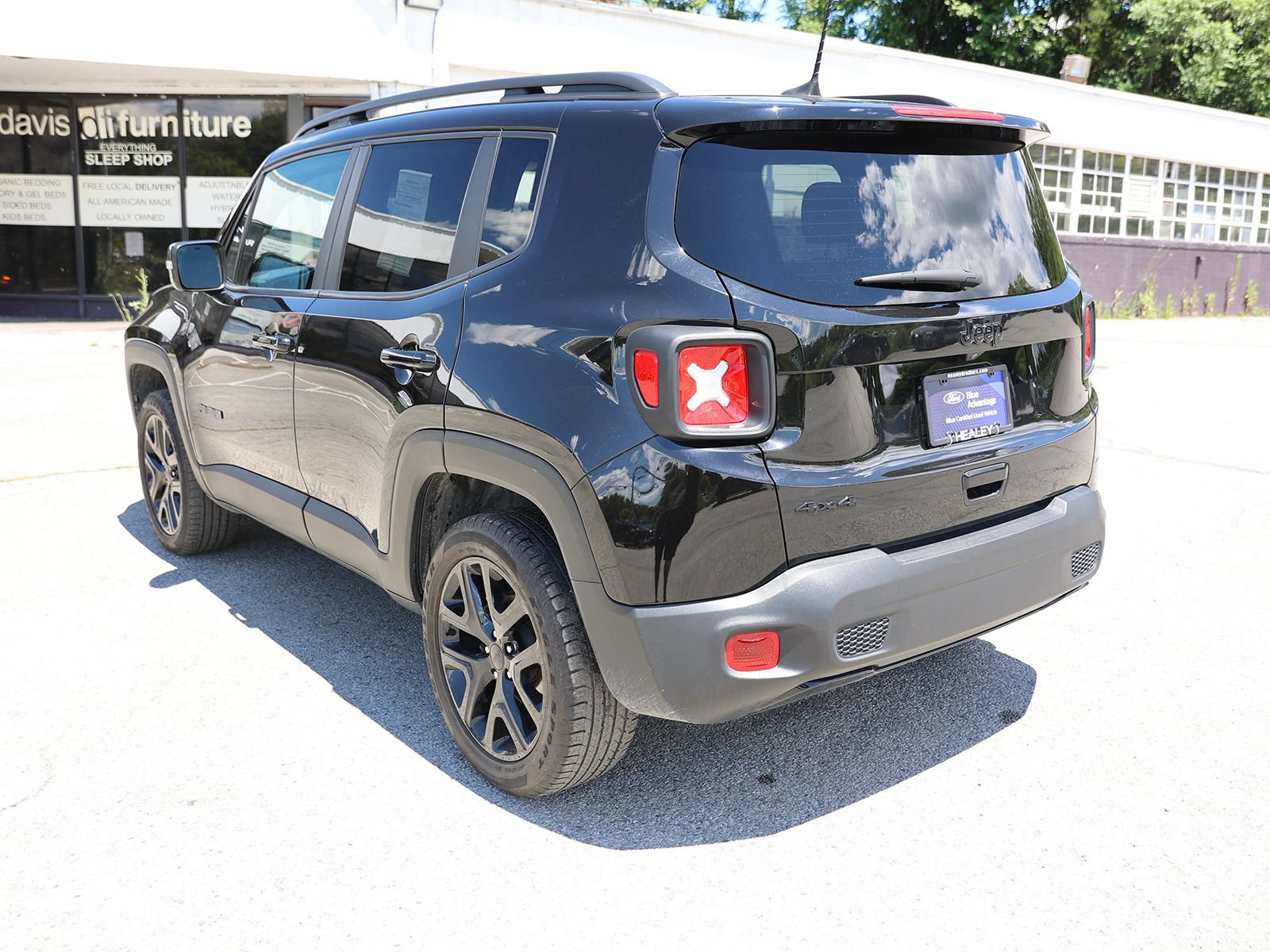 Used 2022 Jeep Renegade Altitude w/ Convenience Group AWD/4WD image 5