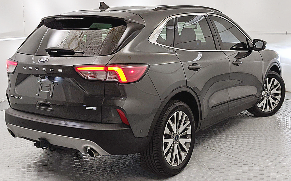 Certified 2020 Ford Escape Titanium w/ Titanium Premium Package 2.0 AWD/4WD image 3